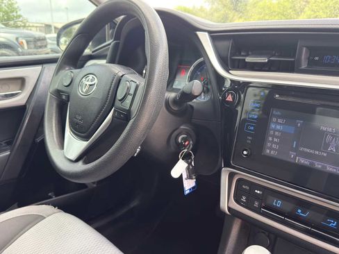 Used 2017 Toyota Corolla LE FWD image 27