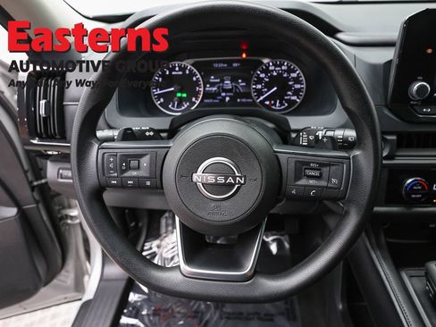 Used 2023 Nissan Pathfinder S AWD/4WD image 9