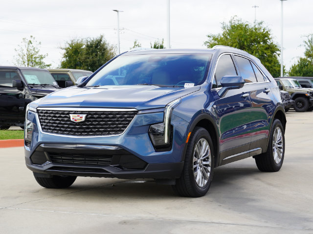 Used 2025 Cadillac XT4 Premium Luxury w/ Cold Weather Package FWD image 2