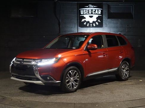 Used 2018 Mitsubishi Outlander SE AWD/4WD image 2