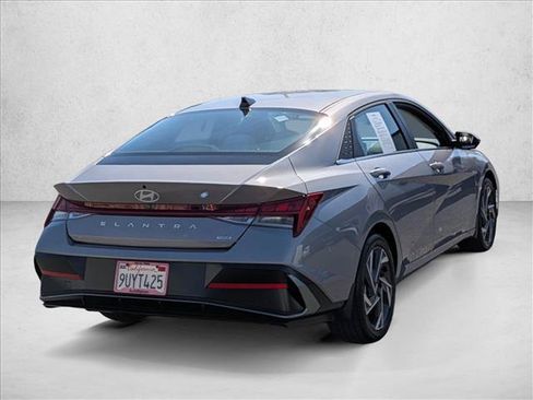 Used 2025 Hyundai Elantra Limited FWD image 5