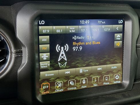 Used 2023 Jeep Wrangler Sahara image 19