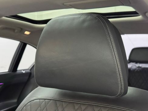 Used 2022 BMW 740i w/ Premium Package RWD image 25