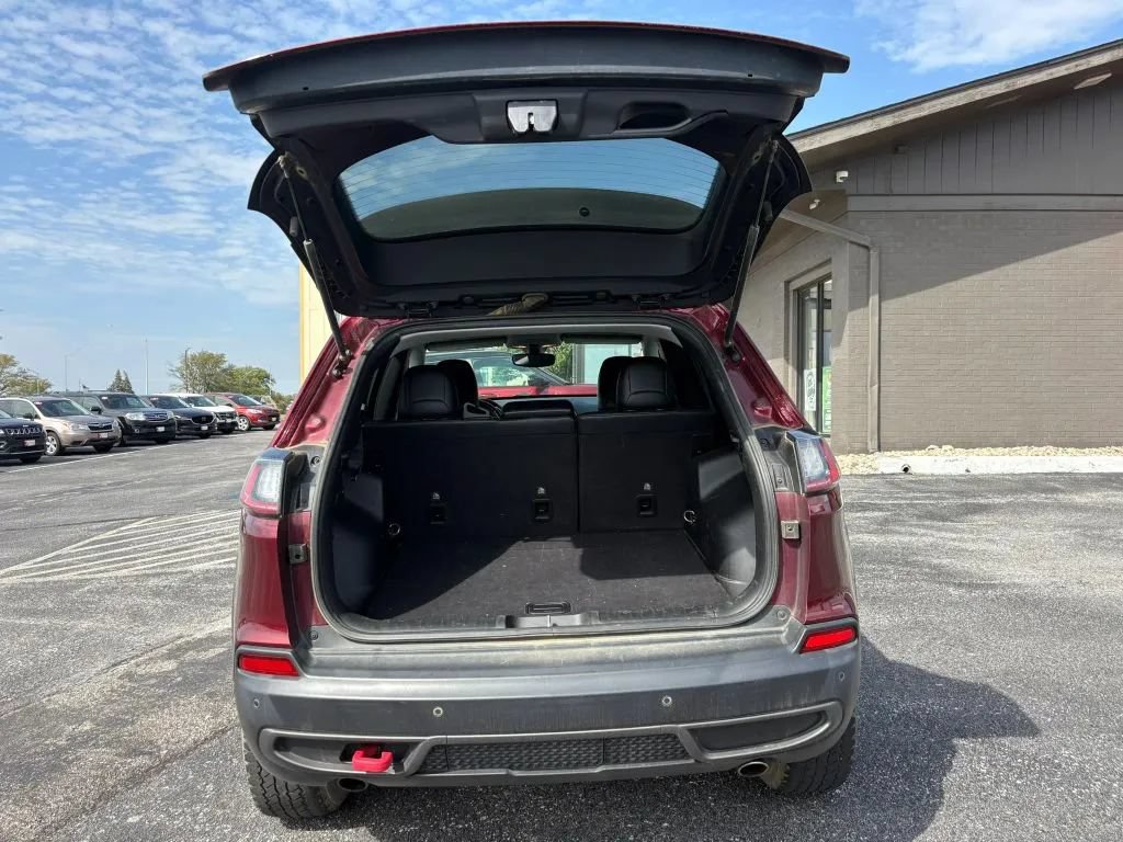 Used 2019 Jeep Cherokee Trailhawk w/ Cold Weather Group AWD/4WD image 10