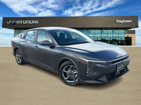 Used 2025 Kia K4 LXS FWD image 1