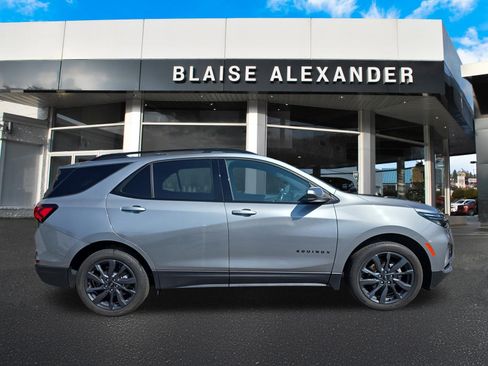 Used 2024 Chevrolet Equinox RS AWD/4WD image 2