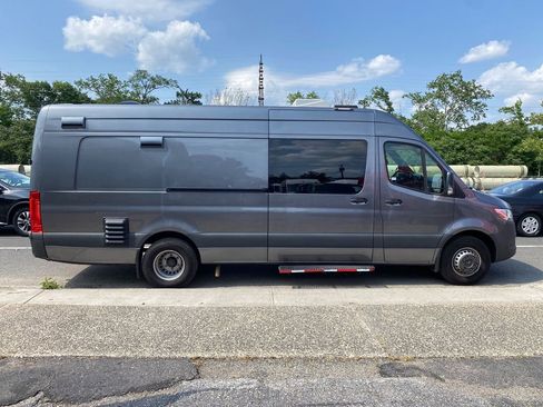 Used 2022 Mercedes-Benz Sprinter 4500 w/ Parking Package image 6