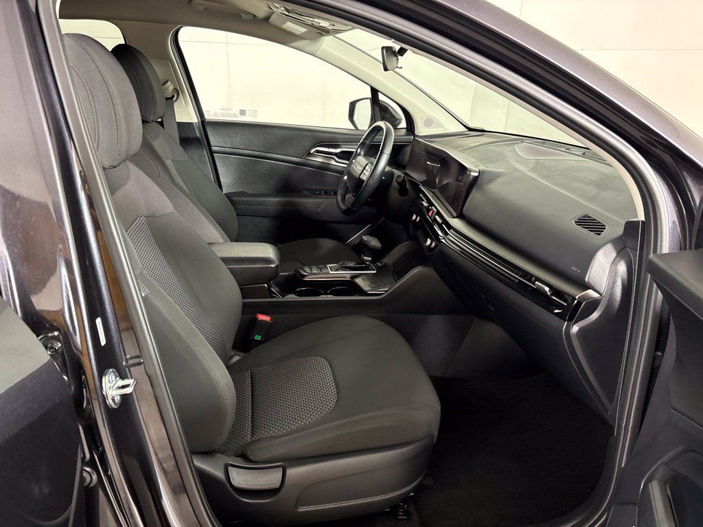 Used 2026 Kia Sportage LX FWD image 15