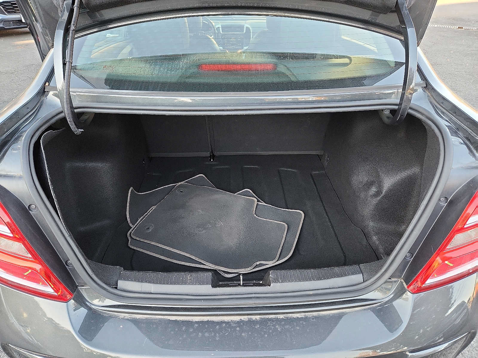 Used 2018 Chevrolet Sonic Premier FWD image 26
