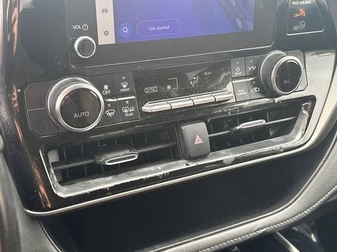 Used 2024 Toyota Highlander LE image 24