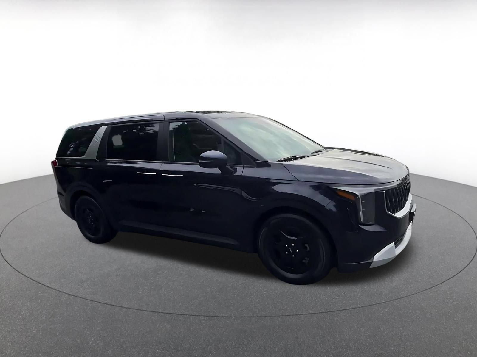 Used 2026 Kia Carnival FWD image 2