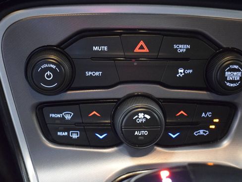 Used 2021 Dodge Challenger SXT image 27