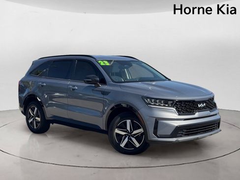 Used 2023 Kia Sorento S FWD image 2
