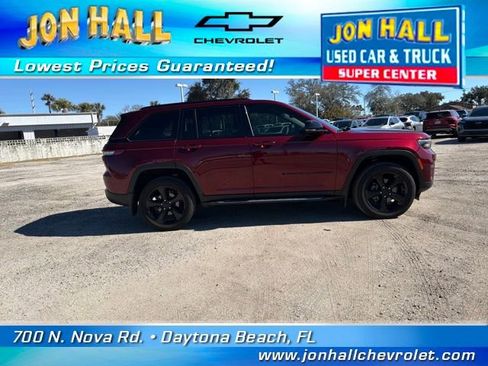 Used 2024 Jeep Grand Cherokee Altitude image 12