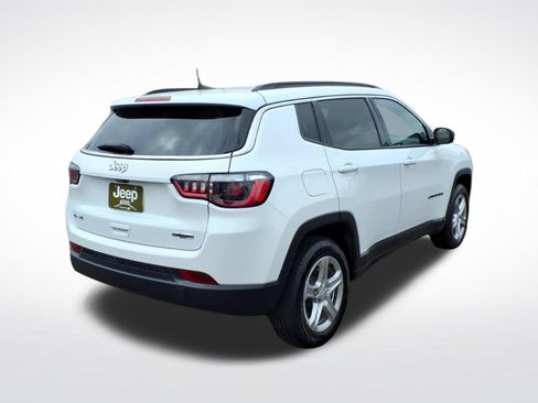 Used 2024 Jeep Compass Latitude w/ Altitude Special Edition AWD/4WD image 5