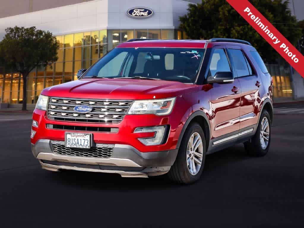 Used 2017 Ford Explorer XLT FWD image 1