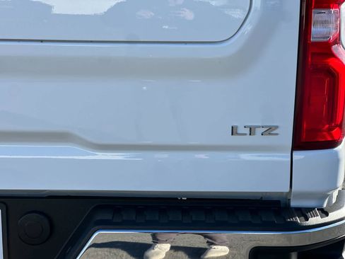 Used 2022 Chevrolet Silverado 2500 LTZ w/ LTZ Premium Package image 27