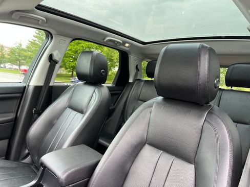 Used 2019 Land Rover Discovery Sport HSE AWD/4WD image 17