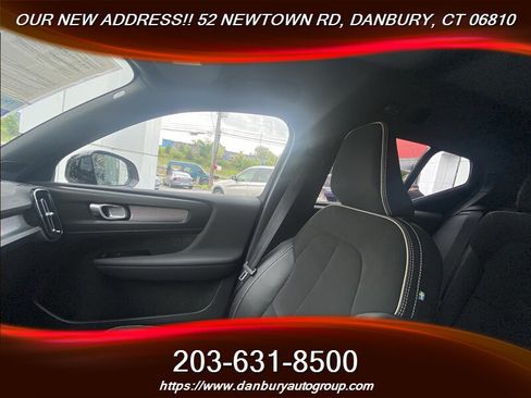 Used 2022 Volvo XC40 T5 R-Design AWD/4WD image 17