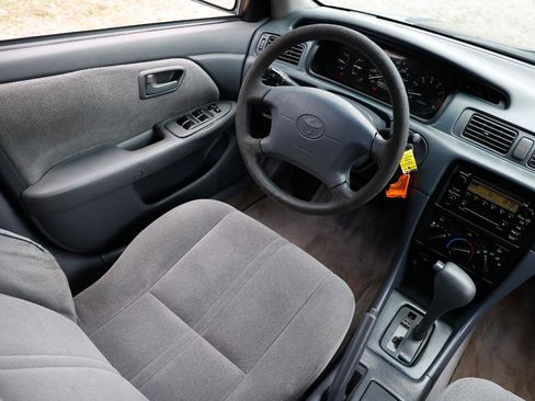 Used 2000 Toyota Camry CE FWD image 20