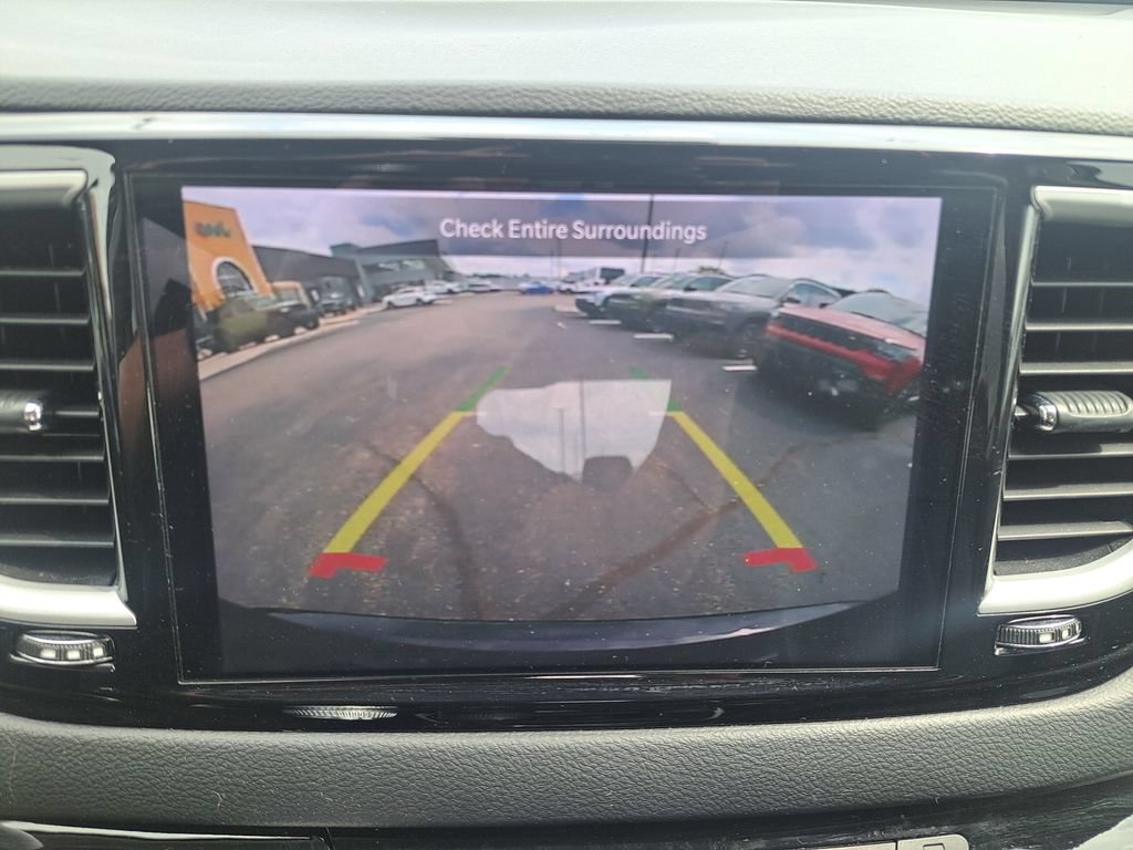 Used 2021 Chrysler Pacifica Touring-L FWD image 13