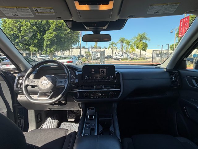 Used 2025 Nissan Pathfinder SV FWD image 36