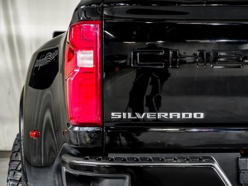 Used 2023 Chevrolet Silverado 3500 High Country w/ Technology Package AWD/4WD image 43