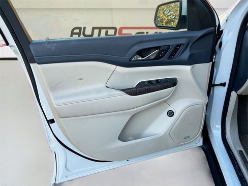 Used 2022 GMC Acadia Denali w/ Denali Ultimate Package image 17