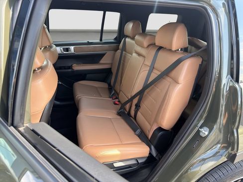 Used 2025 Hyundai Santa Fe Limited AWD/4WD image 13