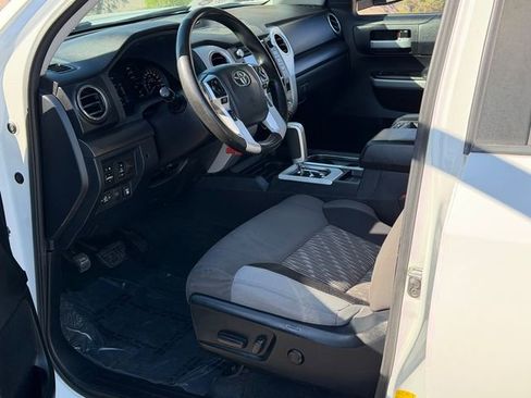 Used 2019 Toyota Tundra SR5 w/ SR5 Convenience Package image 11