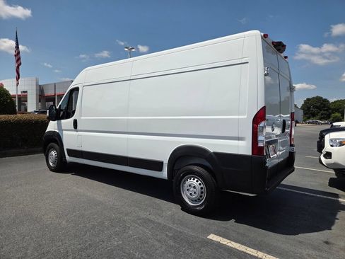 Used 2025 RAM ProMaster 2500 w/ Convenience Group FWD image 8