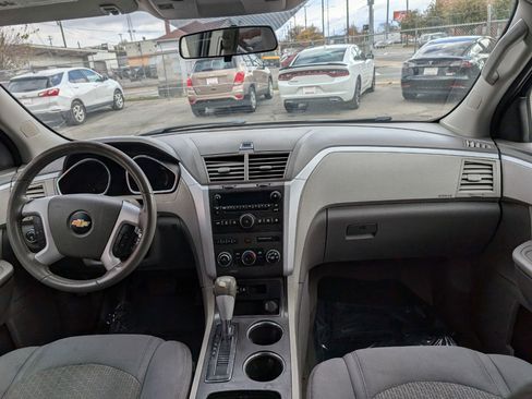 Used 2011 Chevrolet Traverse LT image 14