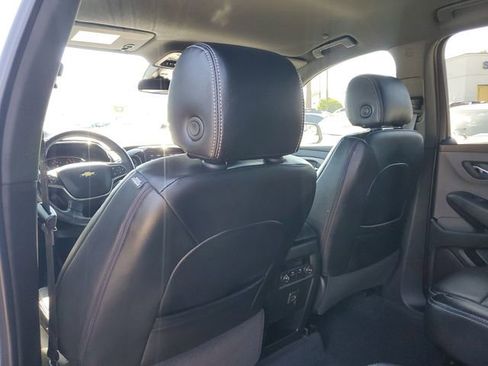 Used 2023 Chevrolet Traverse LT image 12