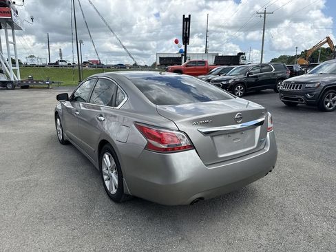 Used 2014 Nissan Altima 2.5 SL w/ Moonroof Package FWD image 4
