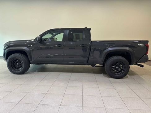 Certified 2025 Toyota Tacoma TRD Off-Road w/ TRD Off Road Premium Package AWD/4WD image 4