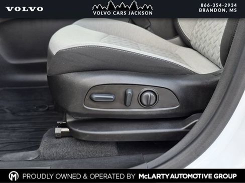 Used 2022 Chevrolet Equinox LS w/ LPO, Floor Liner Package FWD image 15