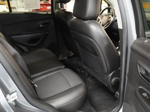 Used 2019 Chevrolet Trax LT w/ LT Convenience Package image 19
