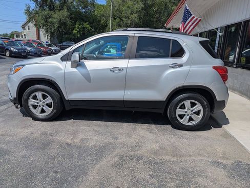 Used 2018 Chevrolet Trax LT w/ LT Convenience Package AWD/4WD image 4