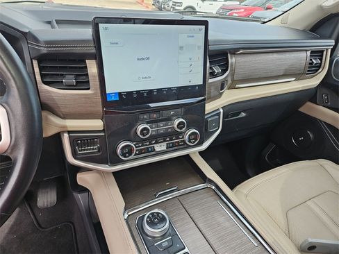Used 2024 Ford Expedition Max Limited image 19