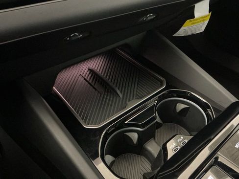 Certified 2025 BMW 530i w/ Premium Package image 13