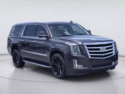 Used 2018 Cadillac Escalade ESV Luxury RWD image 3