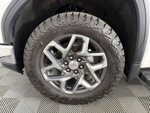 Used 2024 GMC Sierra 1500 SLT w/ SLT Premium Package image 9