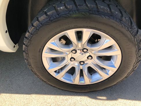 Used 2018 RAM 1500 Laramie Longhorn w/ Longhorn Southfork Package image 9