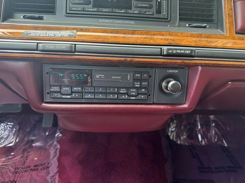 Used 1994 Lincoln Town Car Executive RWD image 18
