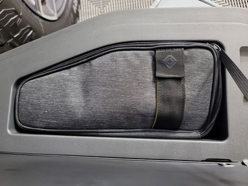 Used 2022 Rivian R1T Adventure image 32