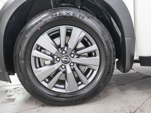 Used 2024 Nissan Pathfinder SV AWD/4WD image 30