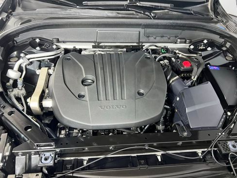 Used 2025 Volvo XC60 B5 Plus image 33