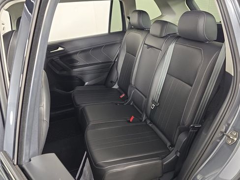 Used 2024 Volkswagen Tiguan SE w/ Panoramic Sunroof Package AWD/4WD image 25