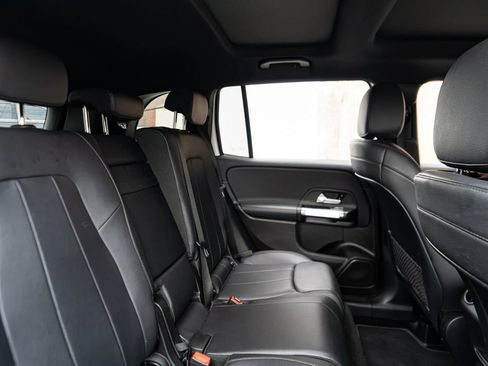 Used 2020 Mercedes-Benz GLB 250 4MATIC w/ Premium Package image 18