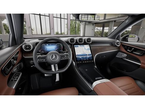 Used 2023 Mercedes-Benz GLC 300 4MATIC image 3